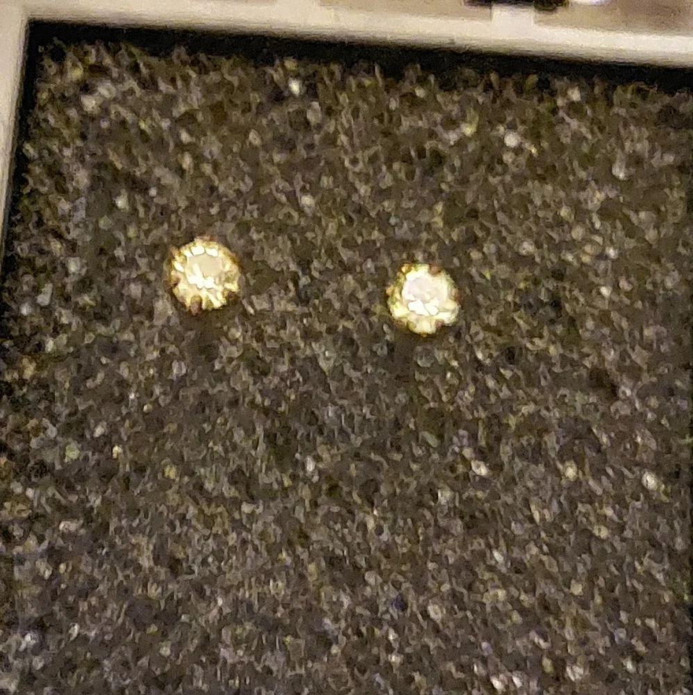 Tiny earings